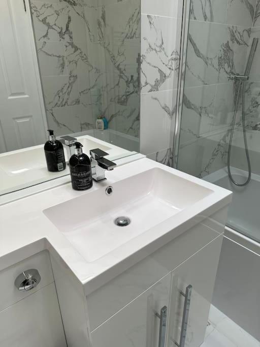 Stylish, Smart & Fun 4 Bed Home Λονδίνο Εξωτερικό φωτογραφία