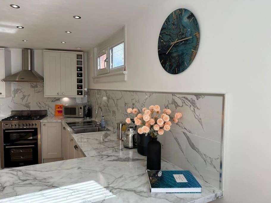 Stylish, Smart & Fun 4 Bed Home Λονδίνο Εξωτερικό φωτογραφία